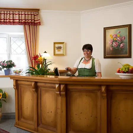 Garni Noeserlgut Λιντς