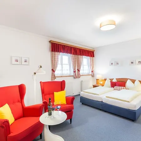 Hotel Garni Noeserlgut 4*