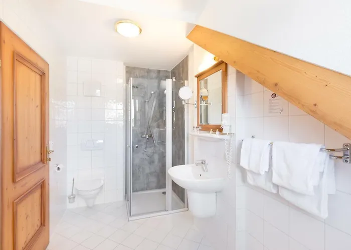 Garni Noeserlgut Hotel Linec